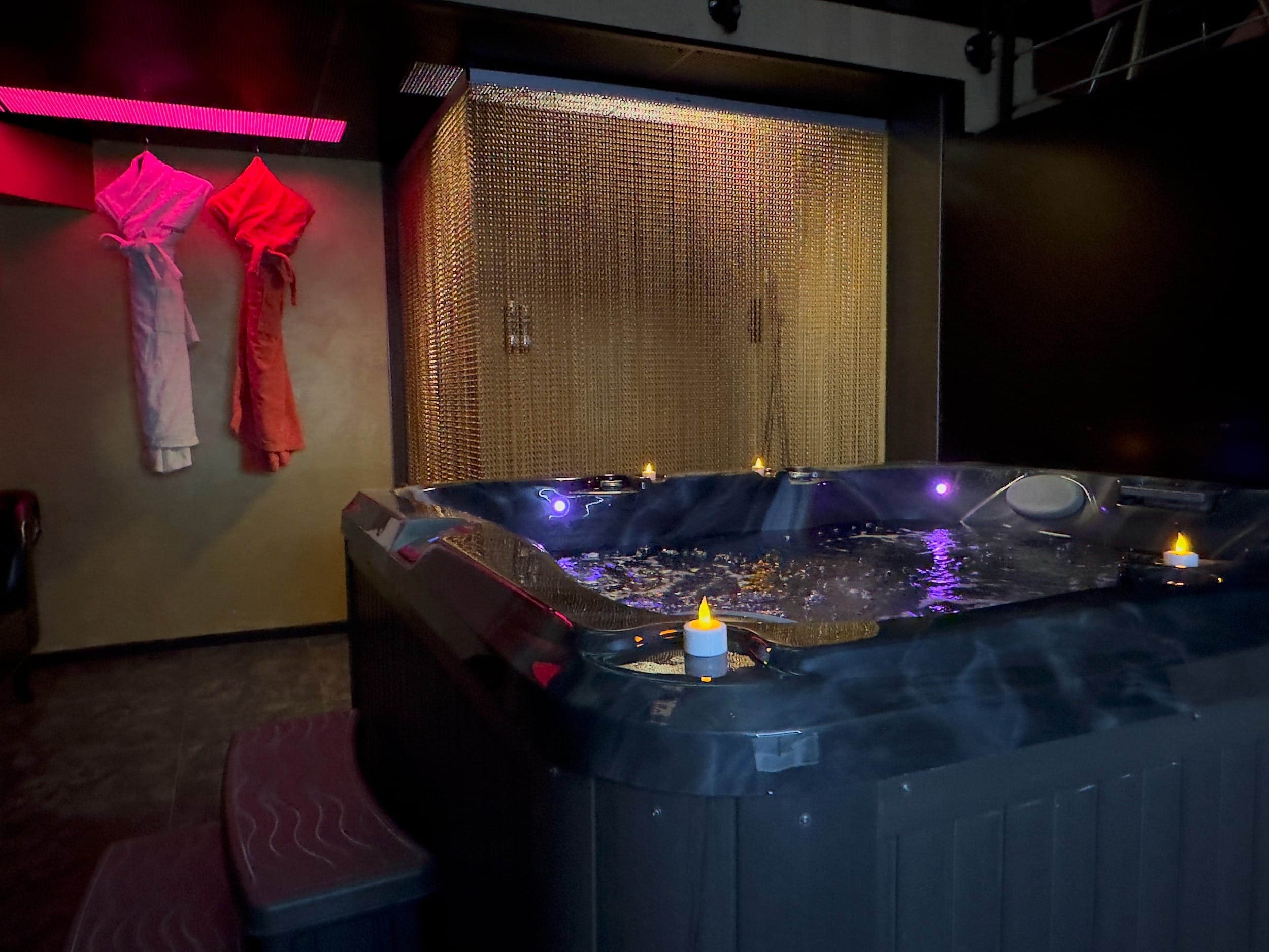 la-black-love-room-bordeaux-spa-jacuzzi-img_9183-copie